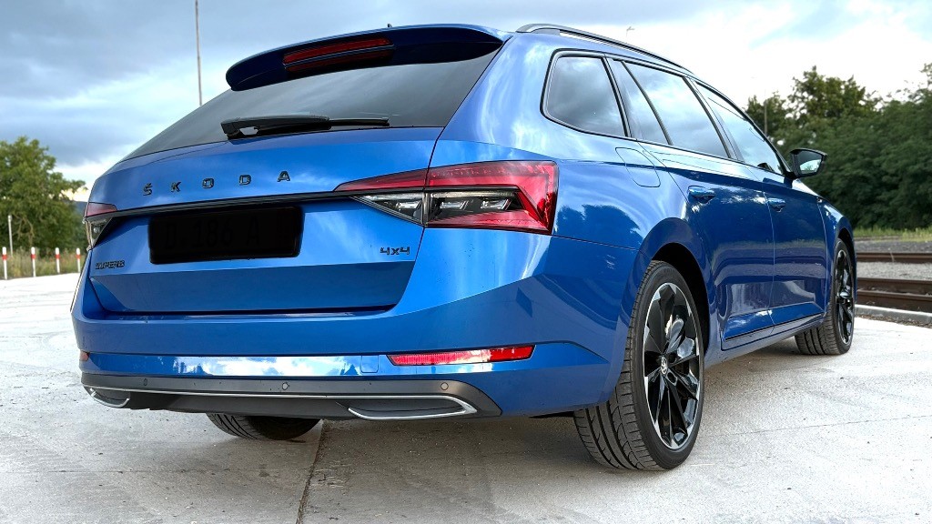 Škoda Superb Combi 2.0 TDI SCR Sportline 4x4 DSG