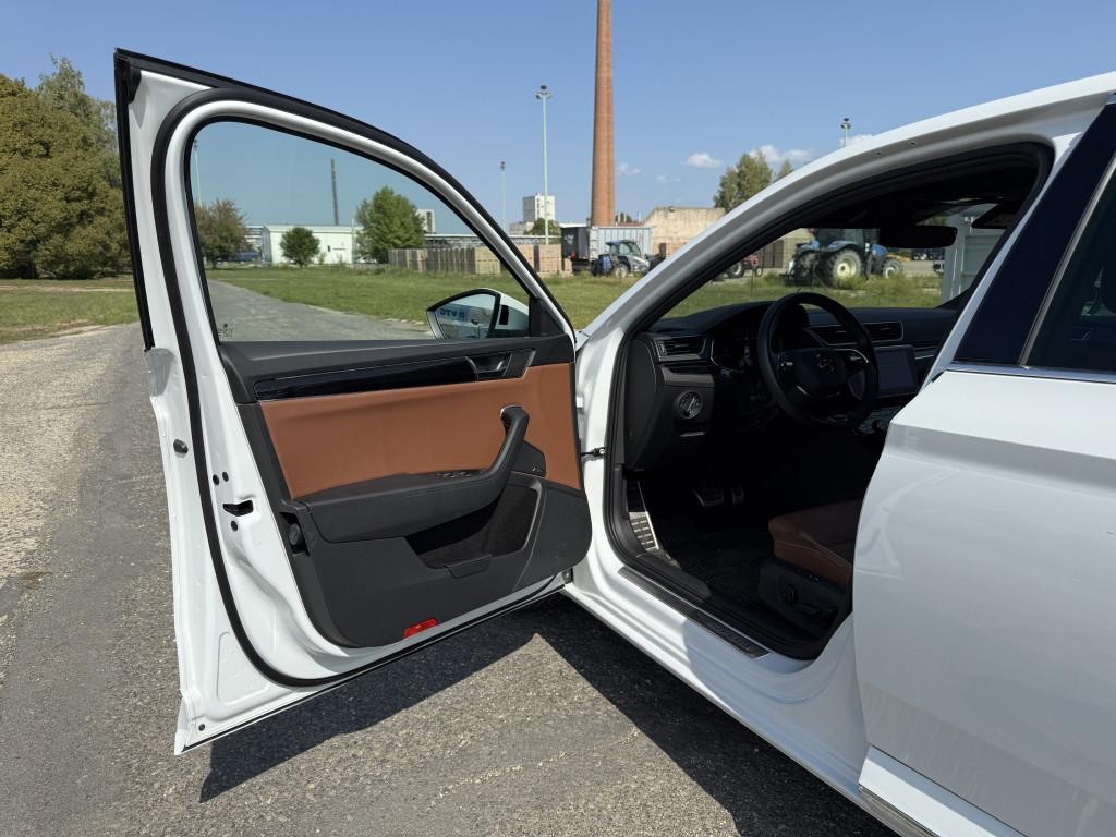 Škoda Superb 2.0 TSI L&K DSG Plná záruka do 2027