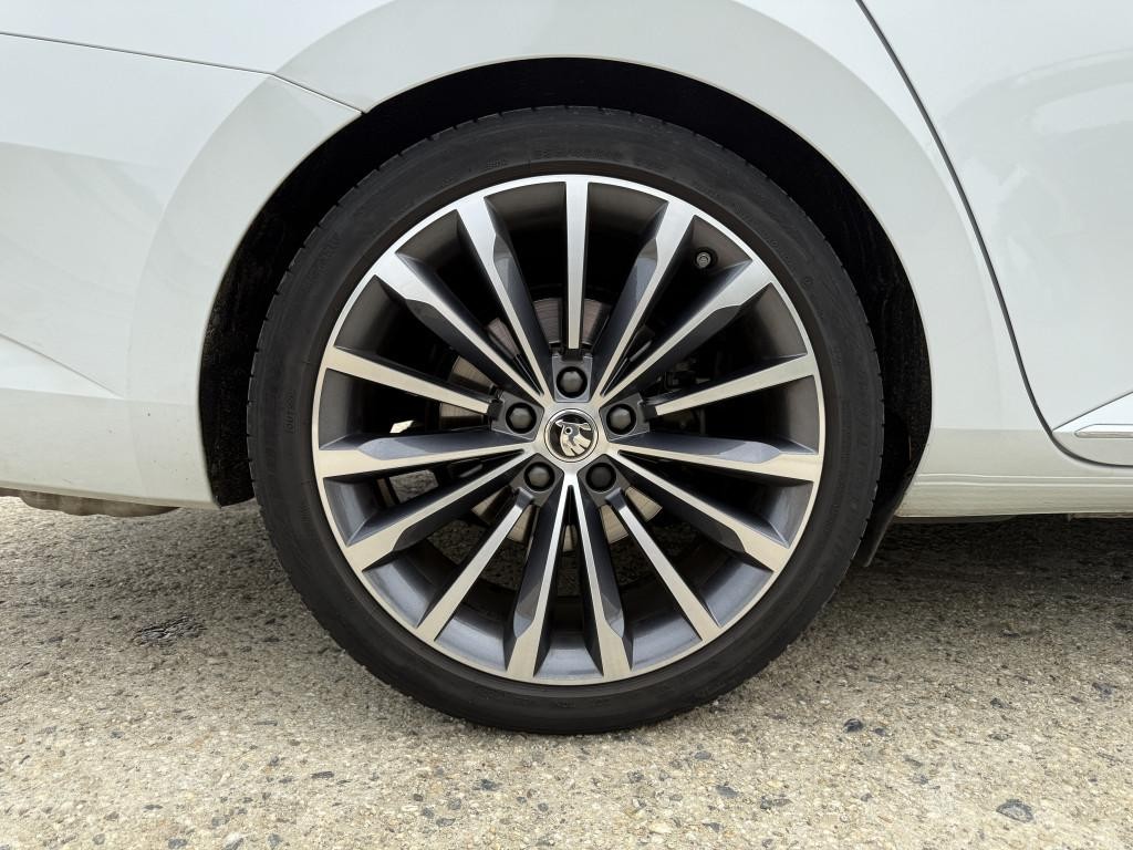 Škoda Superb 2.0 TSI L&K DSG Plná záruka do 2027