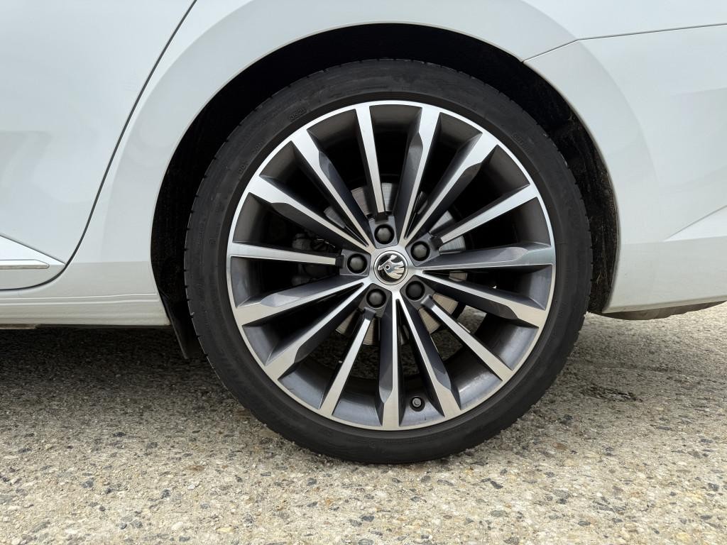 Škoda Superb 2.0 TSI L&K DSG Plná záruka do 2027