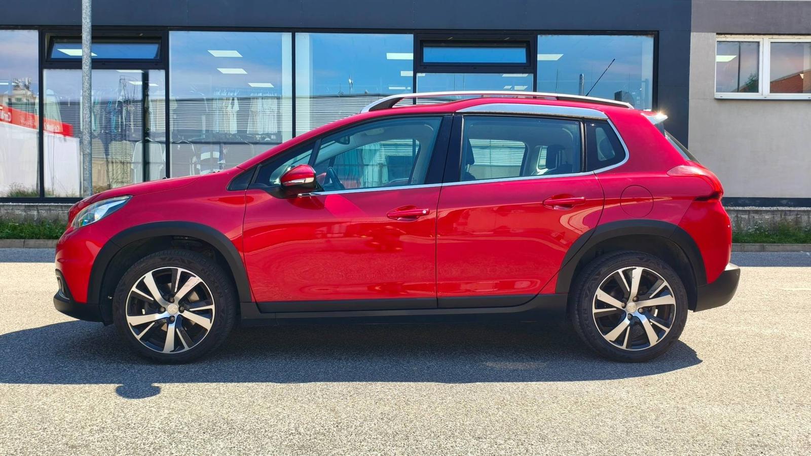 Peugeot 2008 1.2 PureTech 110 S&S Allure A/T
