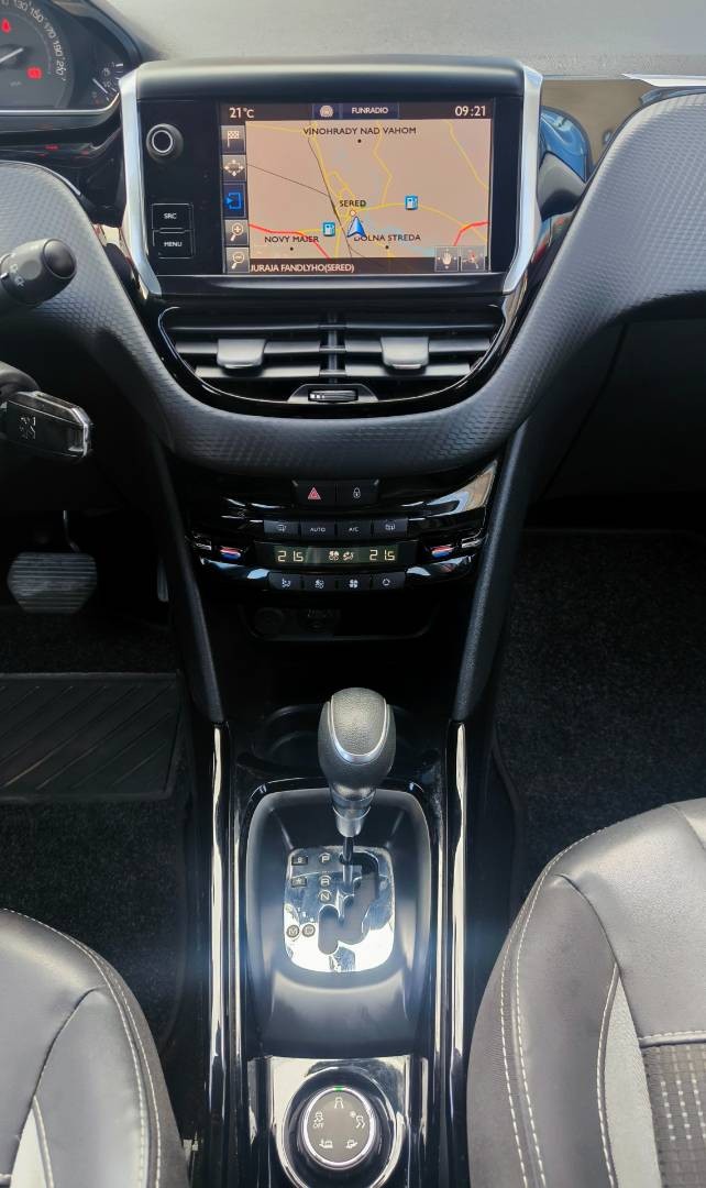 Peugeot 2008 1.2 PureTech 110 S&S Allure A/T