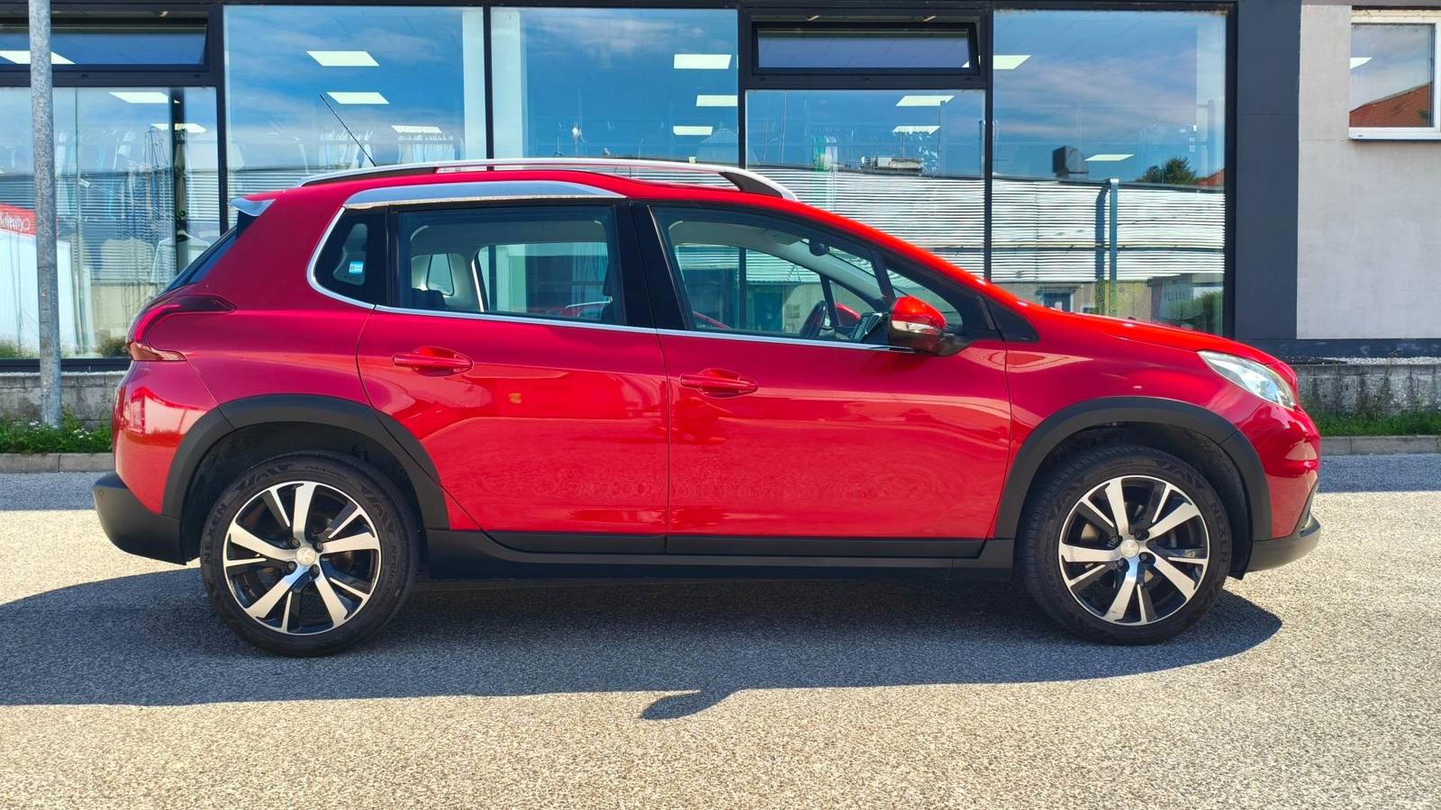 Peugeot 2008 1.2 PureTech 110 S&S Allure A/T