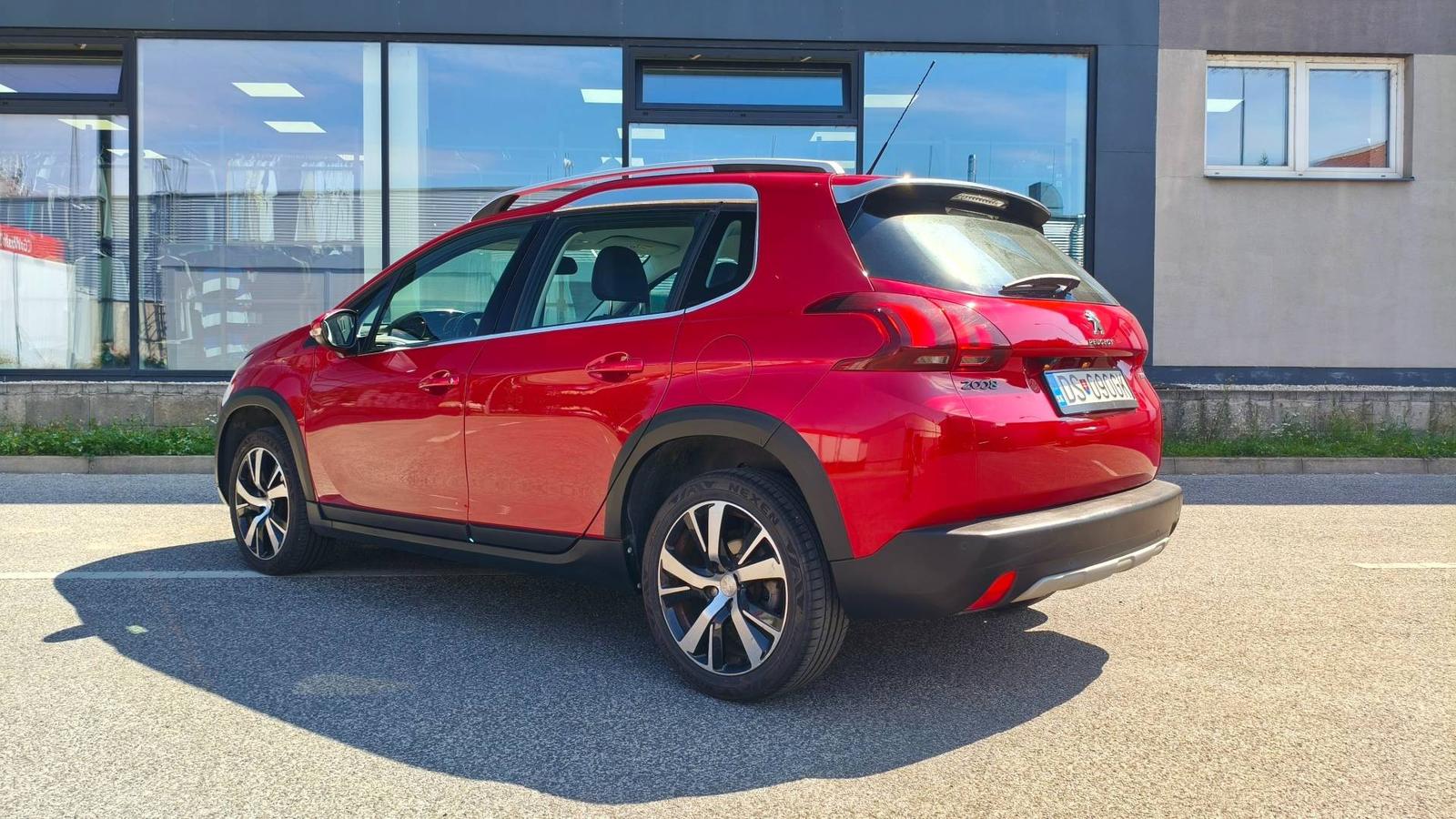 Peugeot 2008 1.2 PureTech 110 S&S Allure A/T
