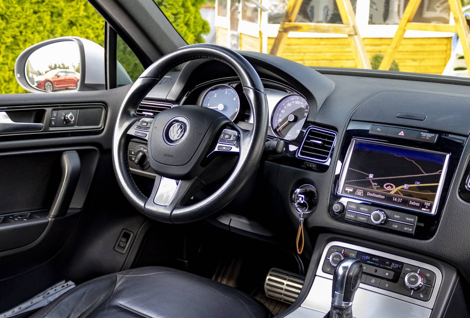 Volkswagen Touareg 3,0 V6 TDI 4Motion 8AT (webasto, panoráma, el.ťažné, koža, kompletná história)