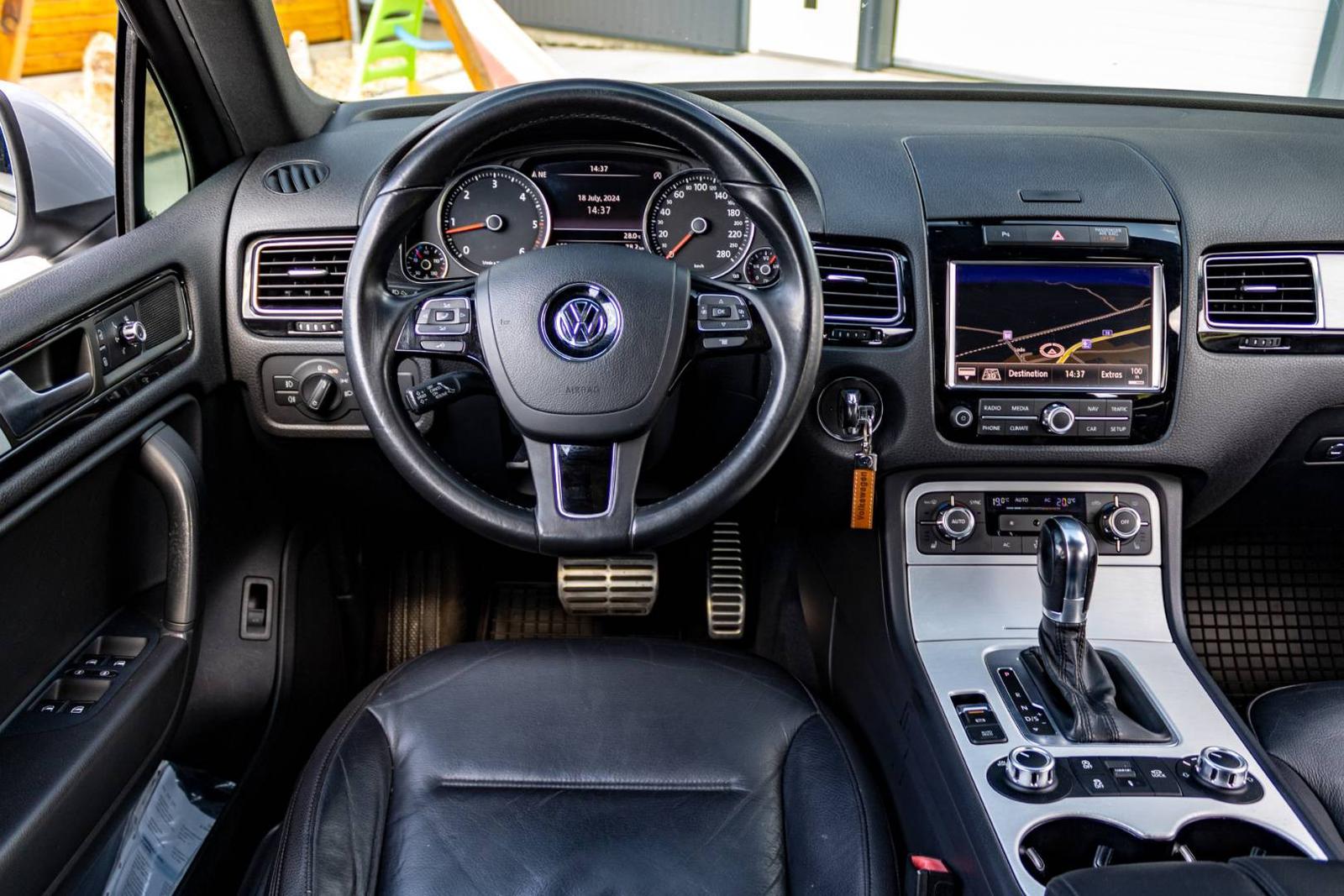 Volkswagen Touareg 3,0 V6 TDI 4Motion 8AT (webasto, panoráma, el.ťažné, koža, kompletná história)