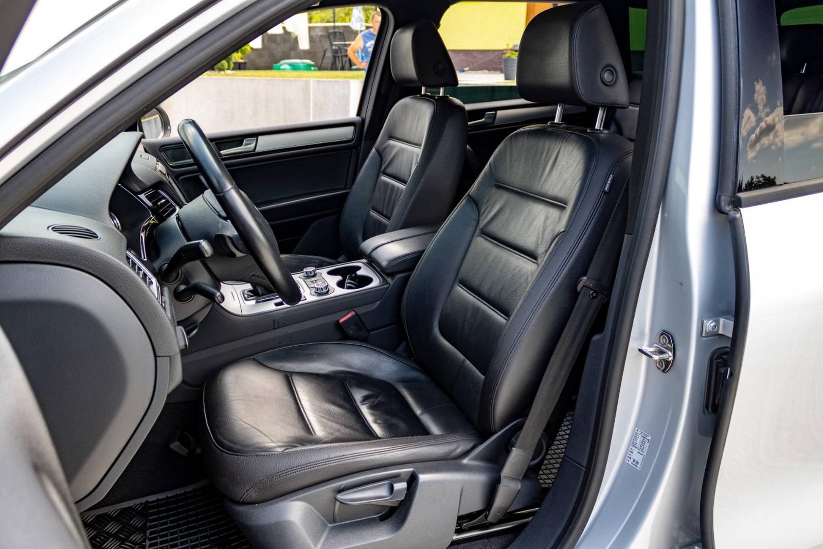 Volkswagen Touareg 3,0 V6 TDI 4Motion 8AT (webasto, panoráma, el.ťažné, koža, kompletná história)