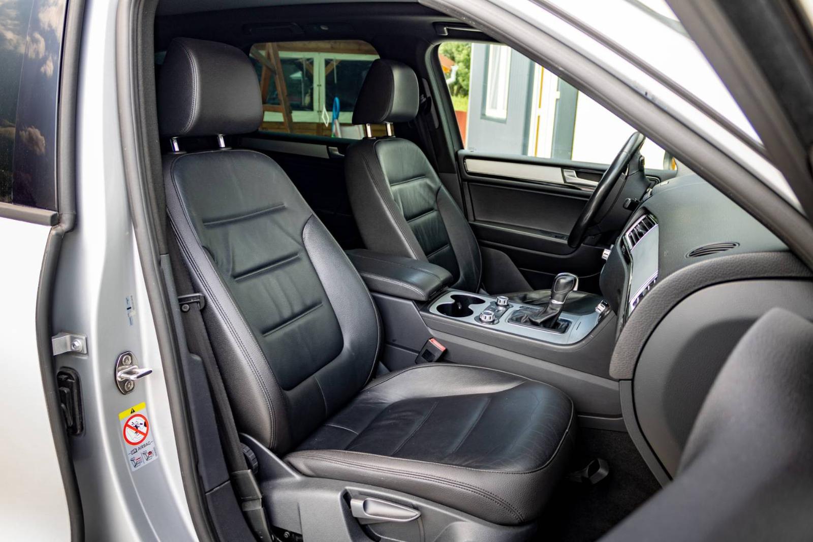 Volkswagen Touareg 3,0 V6 TDI 4Motion 8AT (webasto, panoráma, el.ťažné, koža, kompletná história)