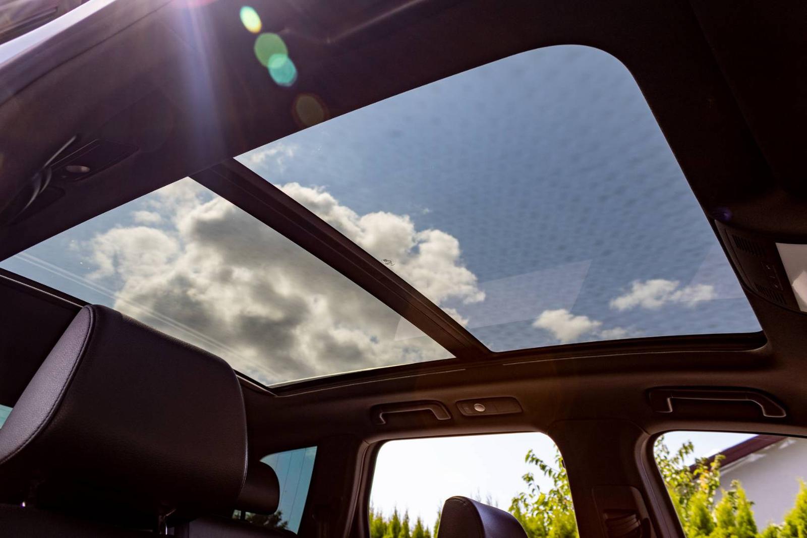 Volkswagen Touareg 3,0 V6 TDI 4Motion 8AT (webasto, panoráma, el.ťažné, koža, kompletná história)