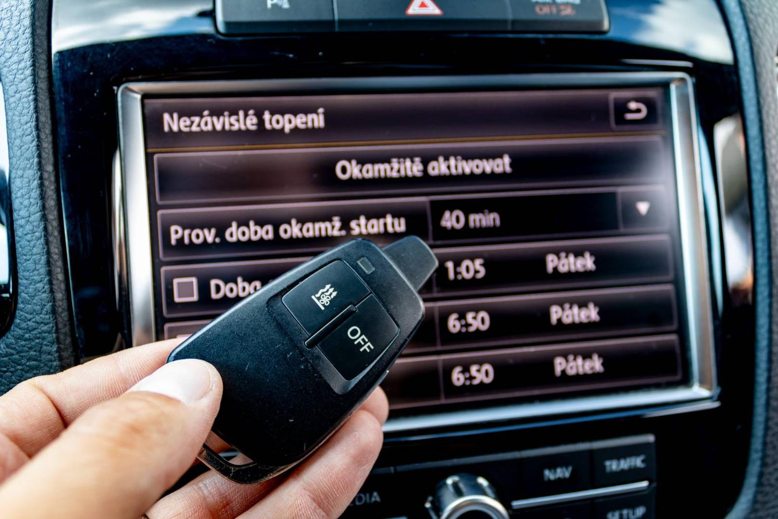Volkswagen Touareg 3,0 V6 TDI 4Motion 8AT (webasto, panoráma, el.ťažné, koža, kompletná história)