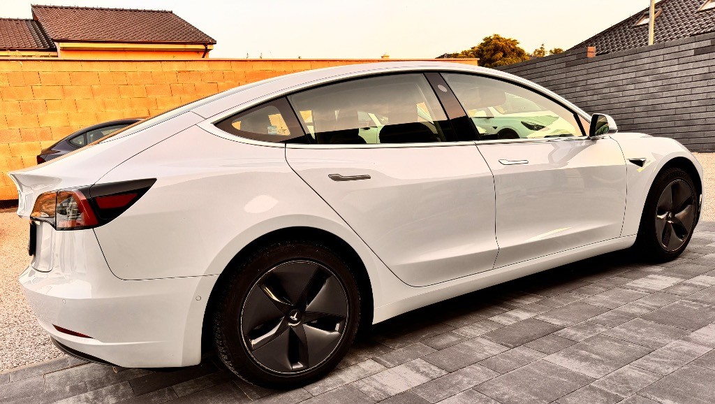 Tesla Model 3 Standard Range Plus 54kWh RWD