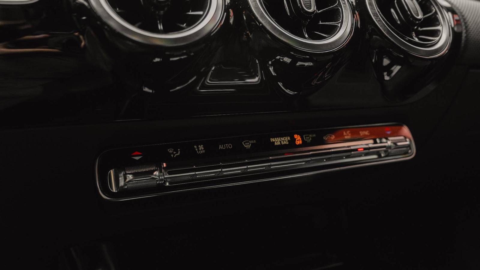 Mercedes-Benz CLA Shooting Brake 200d   AMG Line