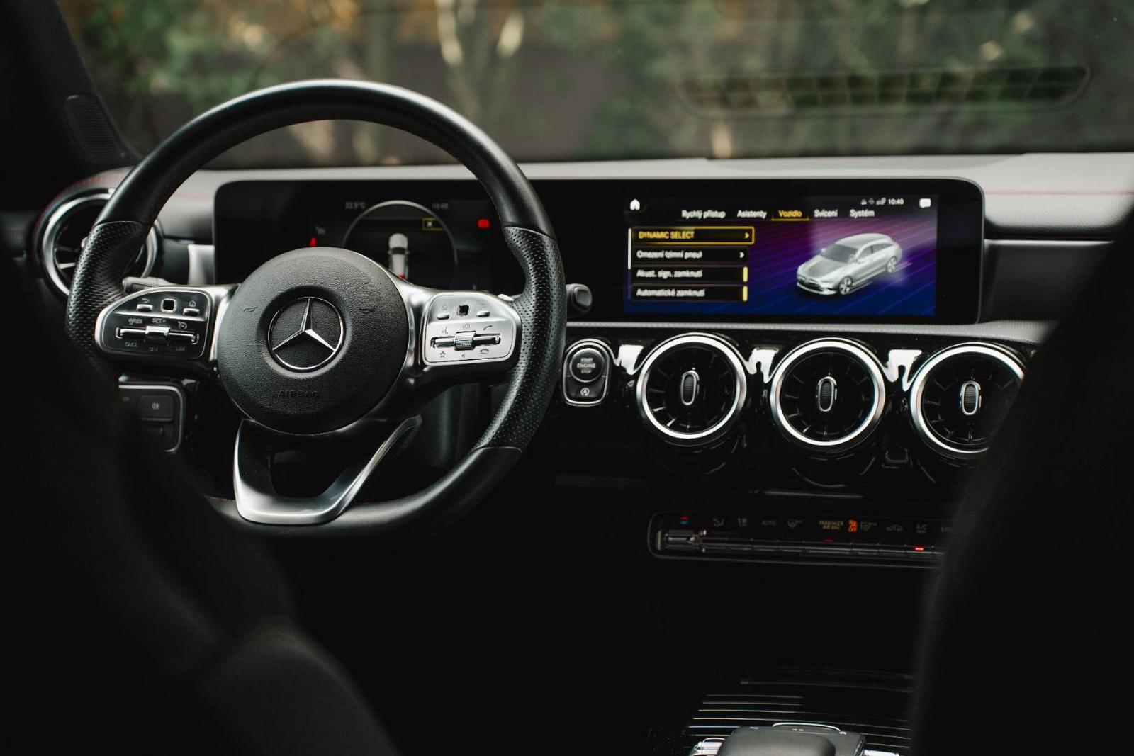Mercedes-Benz CLA Shooting Brake 200d   AMG Line