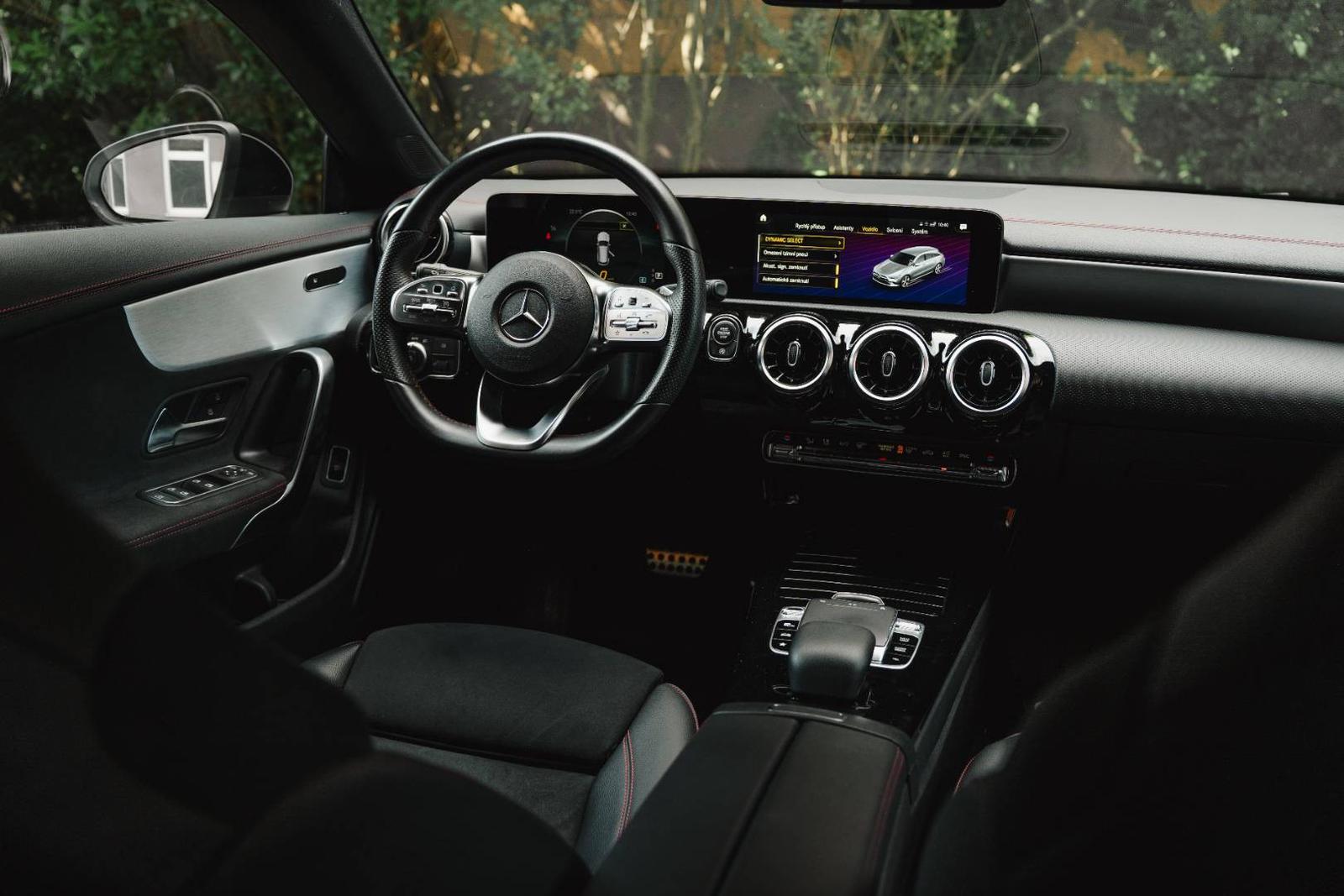 Mercedes-Benz CLA Shooting Brake 200d   AMG Line