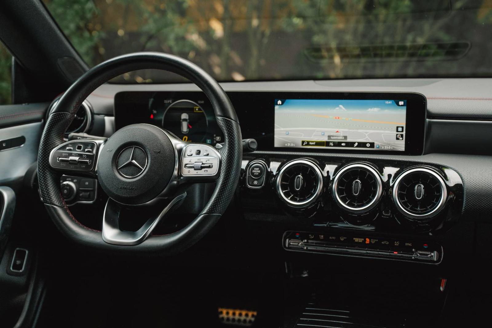 Mercedes-Benz CLA Shooting Brake 200d   AMG Line