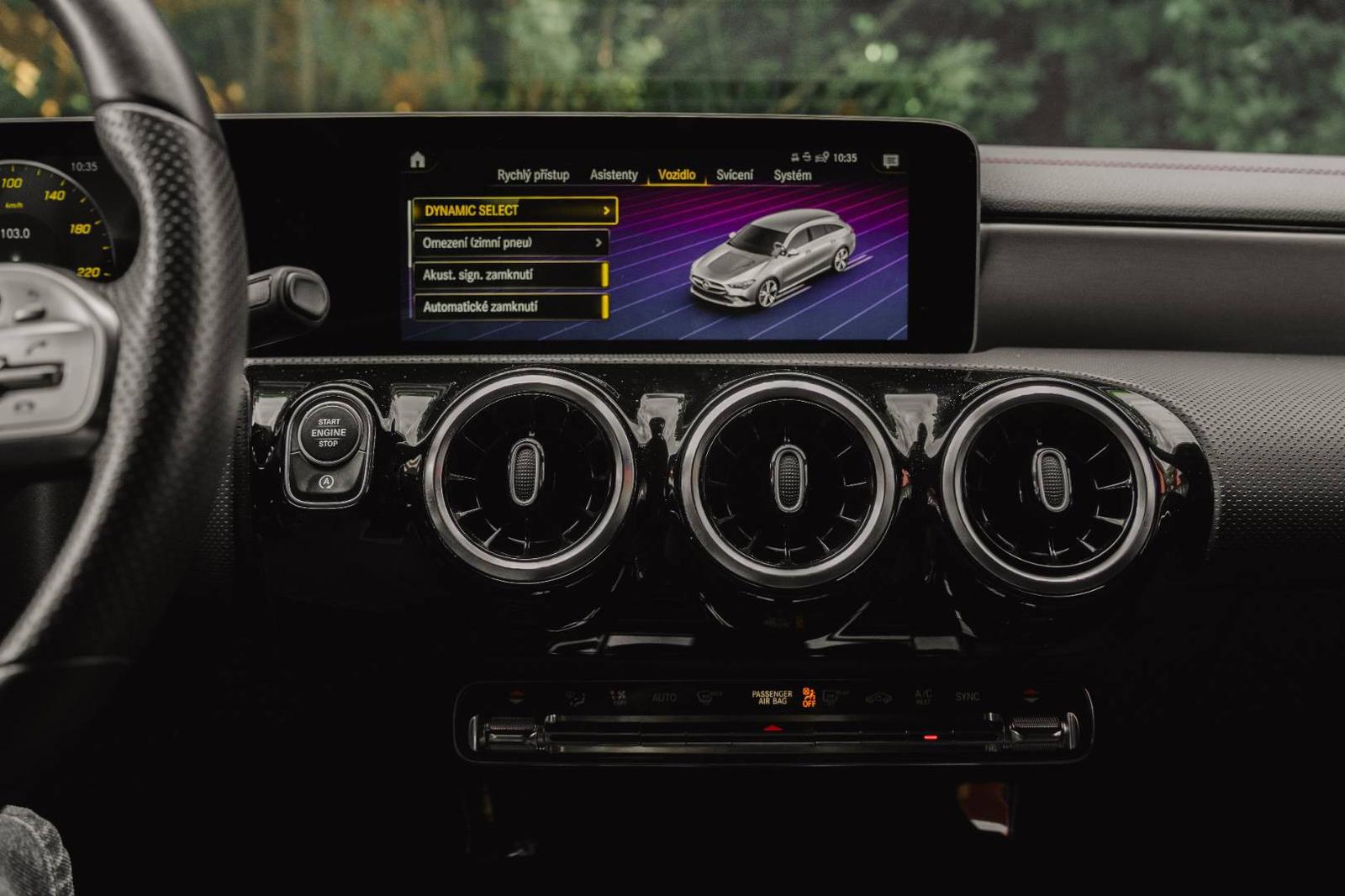 Mercedes-Benz CLA Shooting Brake 200d   AMG Line
