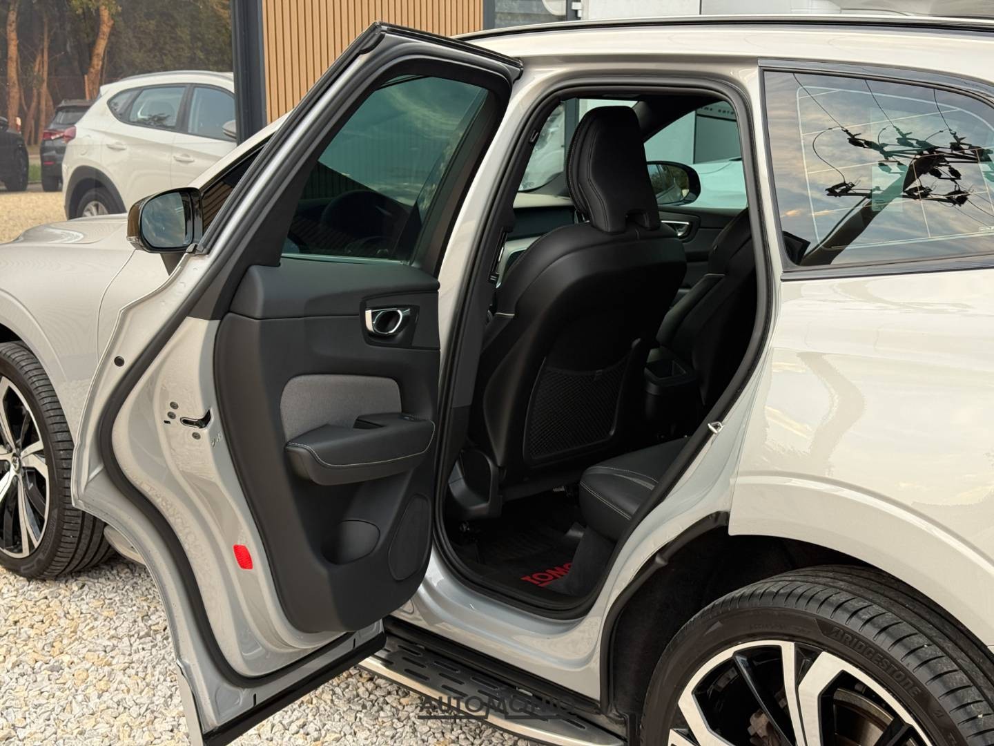Volvo XC60 R Design AWD Plna vybava, 1.majiteľ, PPF