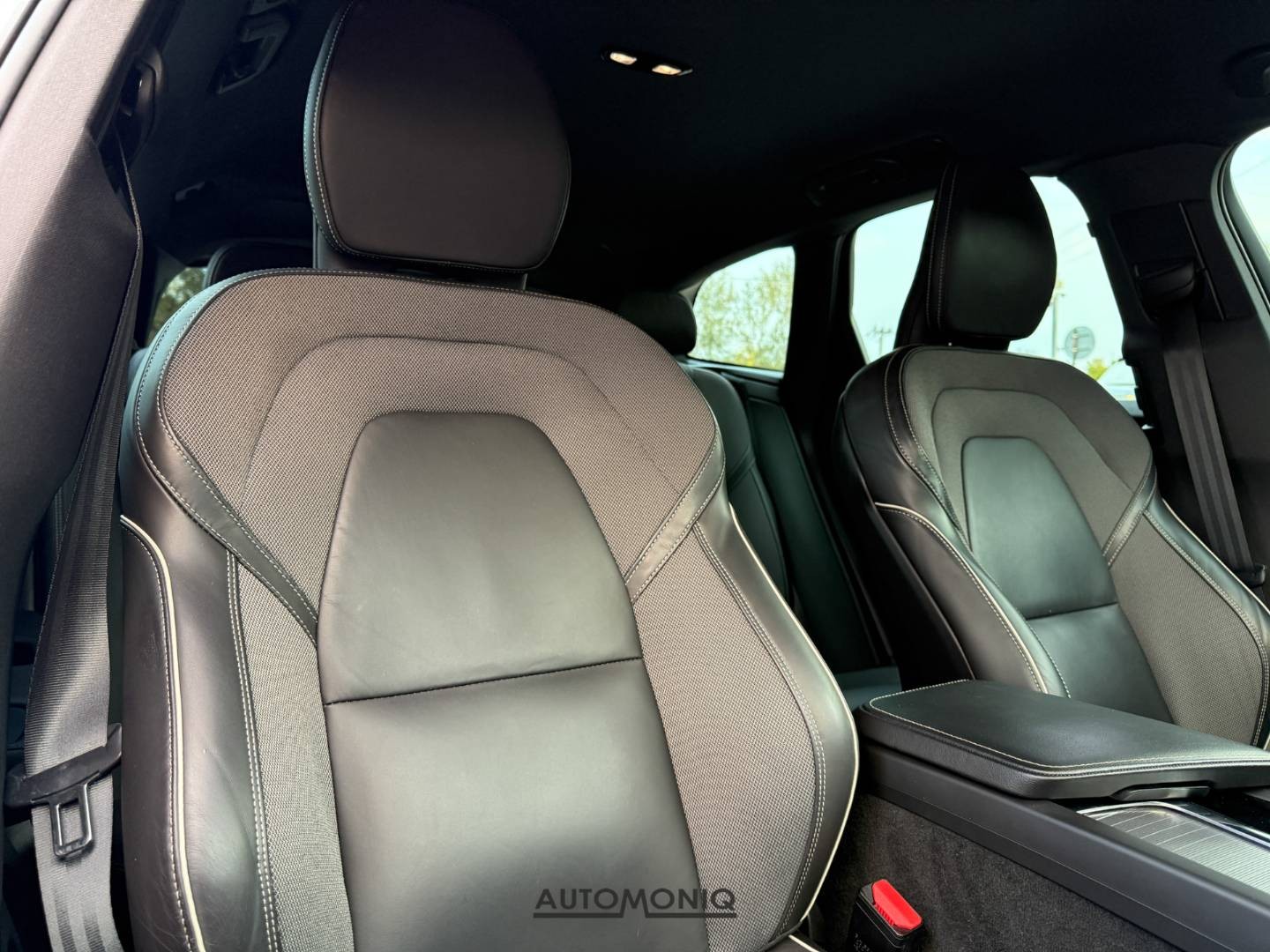 Volvo XC60 R Design AWD Plna vybava, 1.majiteľ, PPF