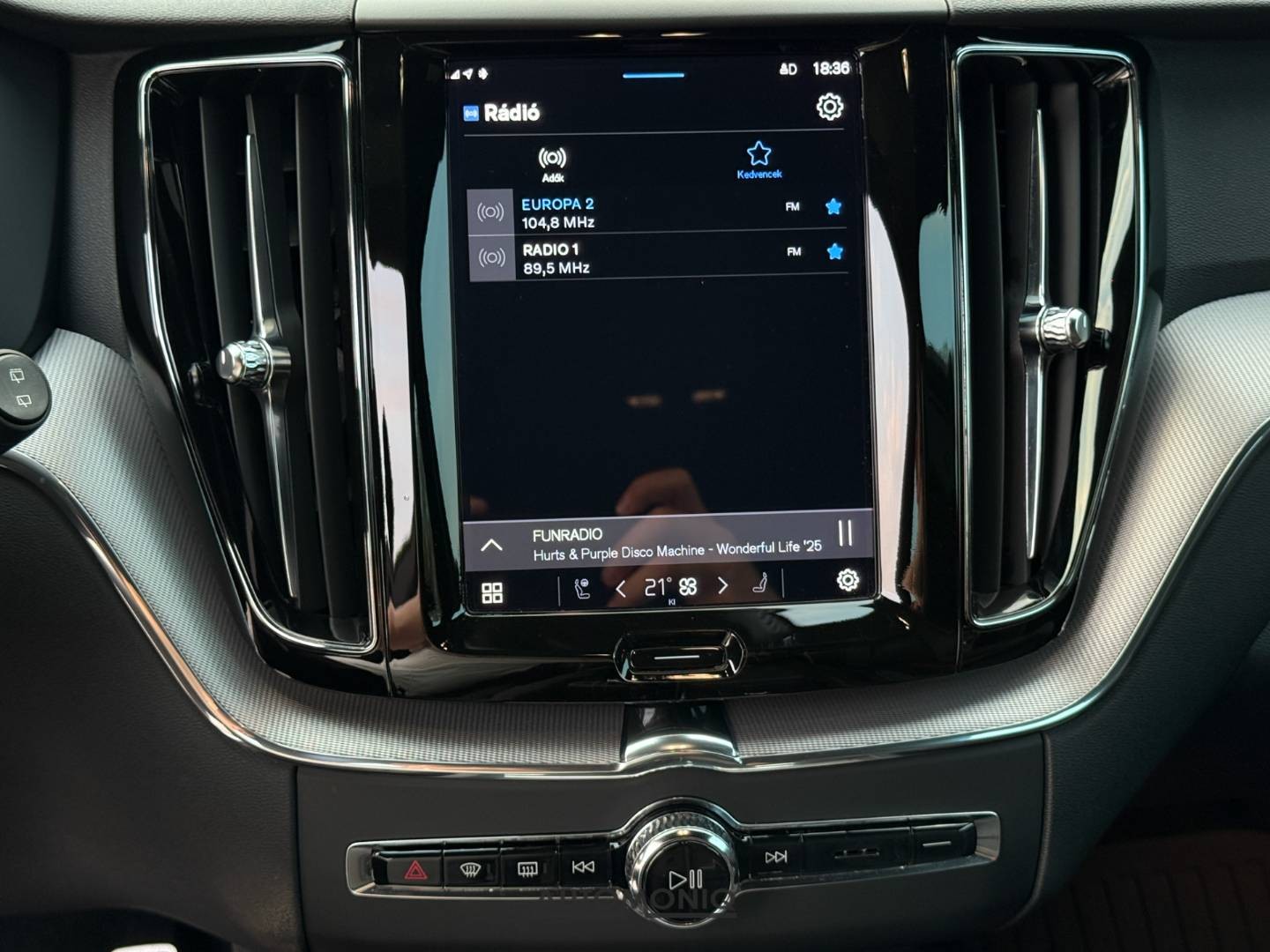 Volvo XC60 R Design AWD Plna vybava, 1.majiteľ, PPF