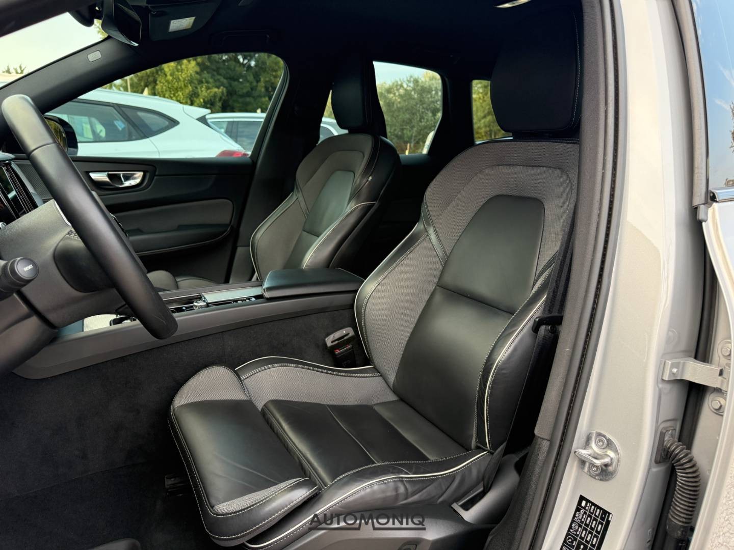 Volvo XC60 R Design AWD Plna vybava, 1.majiteľ, PPF