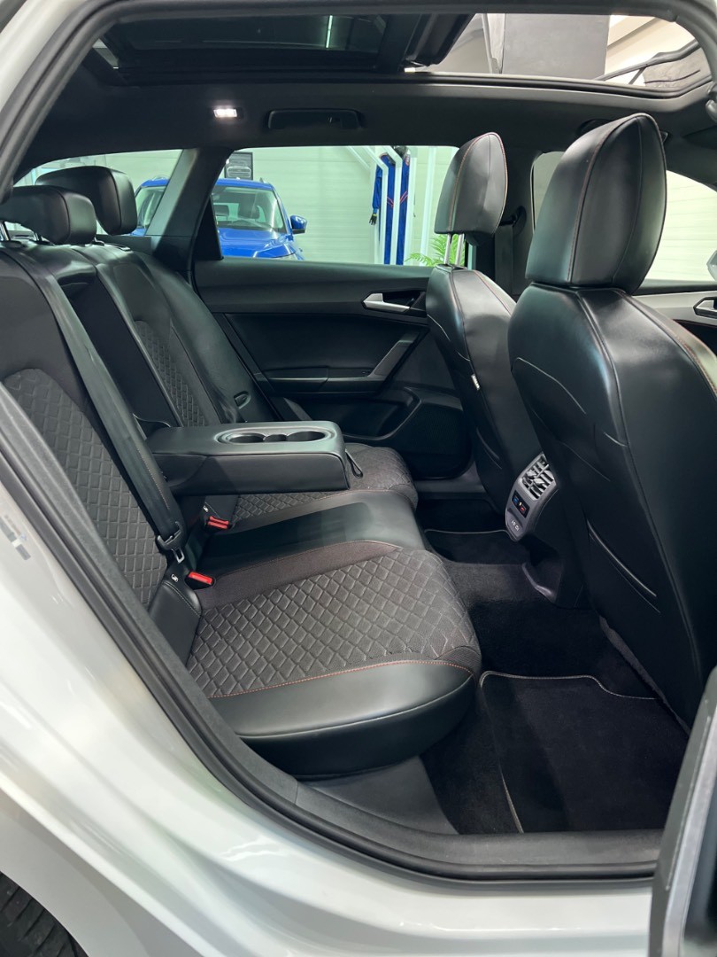 Seat Leon ST Fr 2021 1.5 eTsi 110kw FullLed Panorama 1.majitel