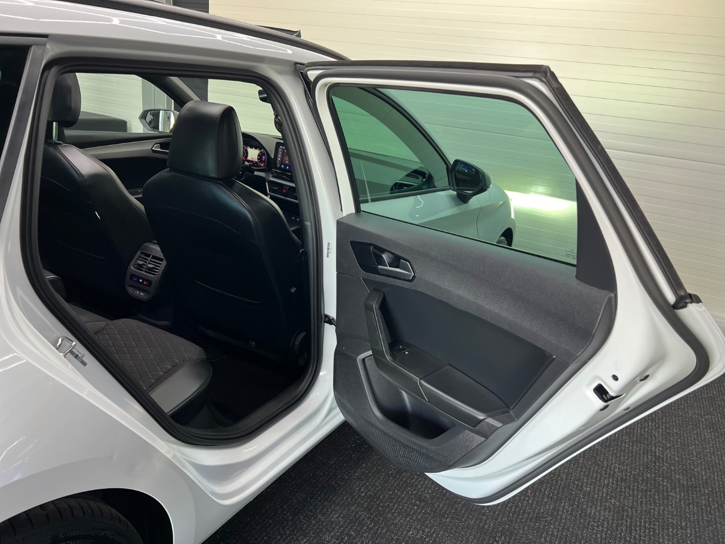 Seat Leon ST Fr 2021 1.5 eTsi 110kw FullLed Panorama 1.majitel