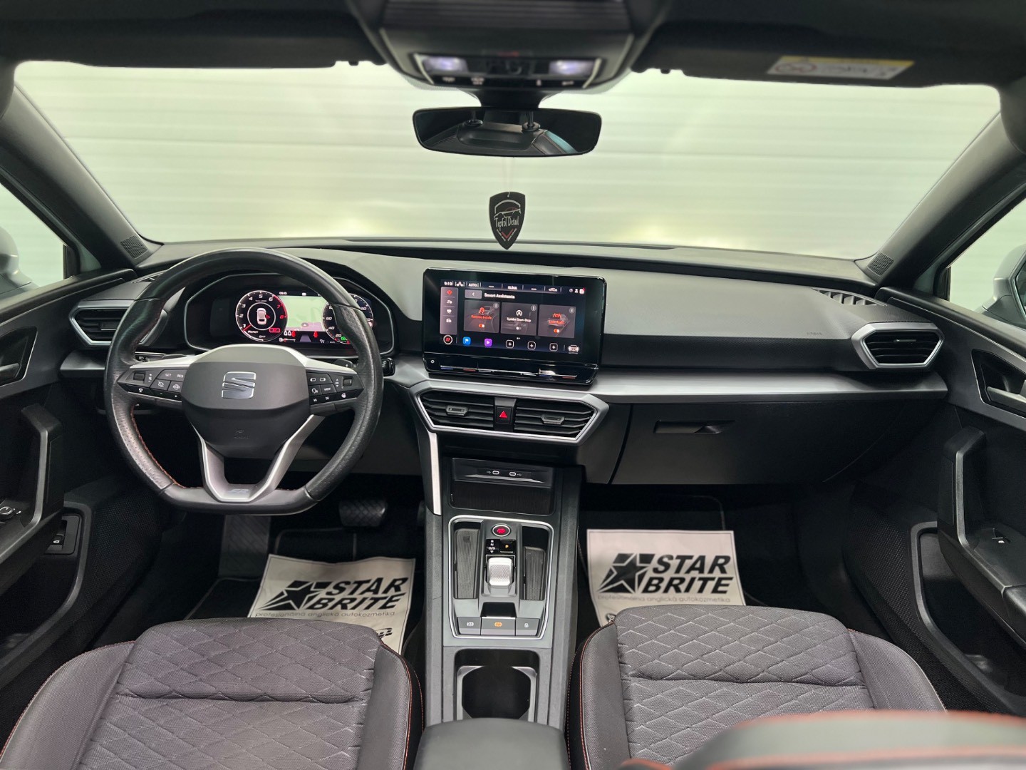 Seat Leon ST Fr 2021 1.5 eTsi 110kw FullLed Panorama 1.majitel