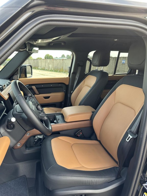 Land Rover Defender 110 3.0D I6 D300 MHEV X-Dynamic HSE A/T AWD 7 mies