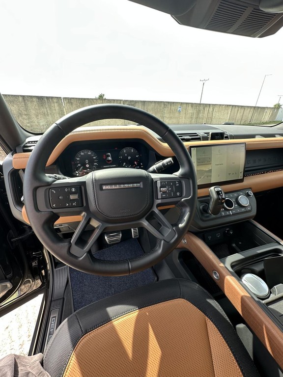 Land Rover Defender 110 3.0D I6 D300 MHEV X-Dynamic HSE A/T AWD 7 mies