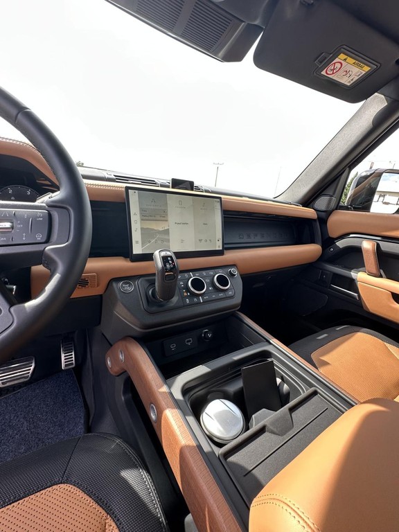 Land Rover Defender 110 3.0D I6 D300 MHEV X-Dynamic HSE A/T AWD 7 mies