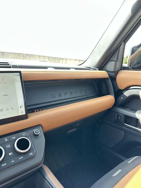 Land Rover Defender 110 3.0D I6 D300 MHEV X-Dynamic HSE A/T AWD 7 mies