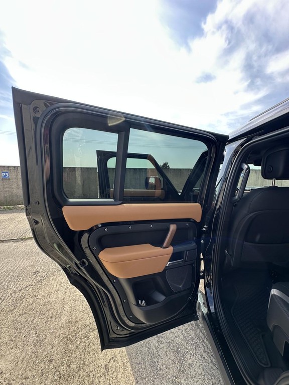 Land Rover Defender 110 3.0D I6 D300 MHEV X-Dynamic HSE A/T AWD 7 mies