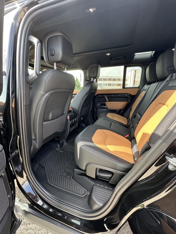 Land Rover Defender 110 3.0D I6 D300 MHEV X-Dynamic HSE A/T AWD 7 mies