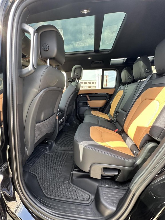 Land Rover Defender 110 3.0D I6 D300 MHEV X-Dynamic HSE A/T AWD 7 mies