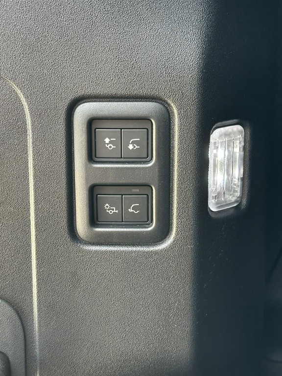 Land Rover Defender 110 3.0D I6 D300 MHEV X-Dynamic HSE A/T AWD 7 mies