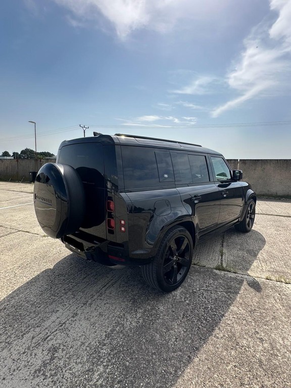 Land Rover Defender 110 3.0D I6 D300 MHEV X-Dynamic HSE A/T AWD 7 mies