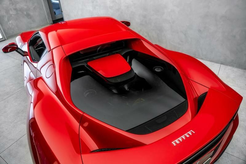 Ferrari 296 GTB Lift, kamera, karbon+LEDs