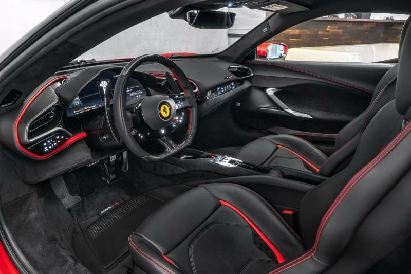 Ferrari 296 GTB Lift, kamera, karbon+LEDs