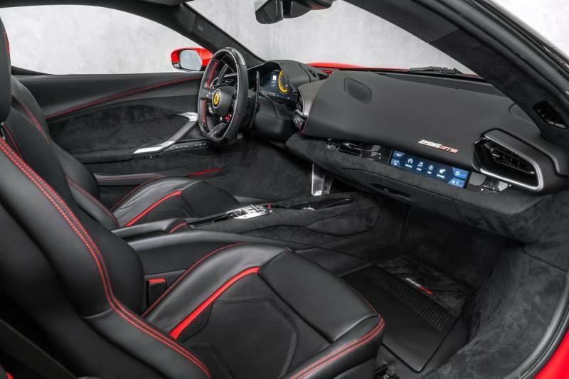 Ferrari 296 GTB Lift, kamera, karbon+LEDs