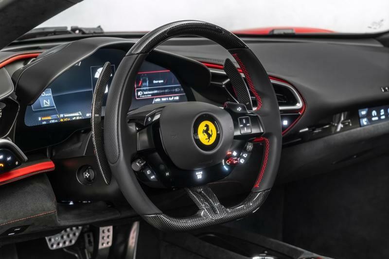 Ferrari 296 GTB Lift, kamera, karbon+LEDs