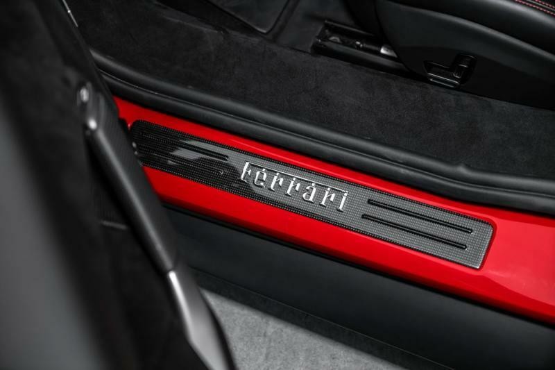 Ferrari 296 GTB Lift, kamera, karbon+LEDs
