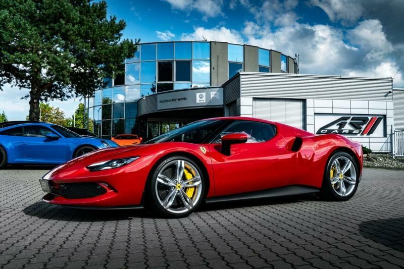 Ferrari 296 GTB Lift, kamera, karbon+LEDs