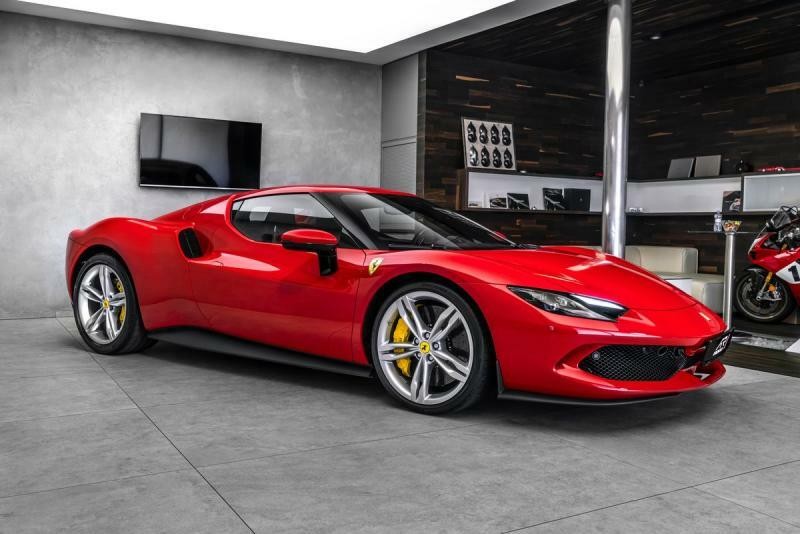 Ferrari 296 GTB Lift, kamera, karbon+LEDs