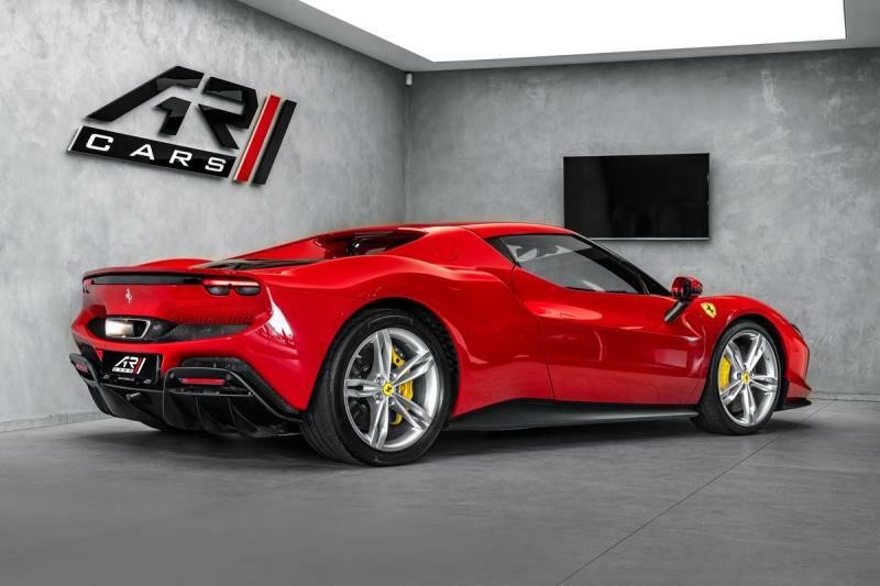 Ferrari 296 GTB Lift, kamera, karbon+LEDs