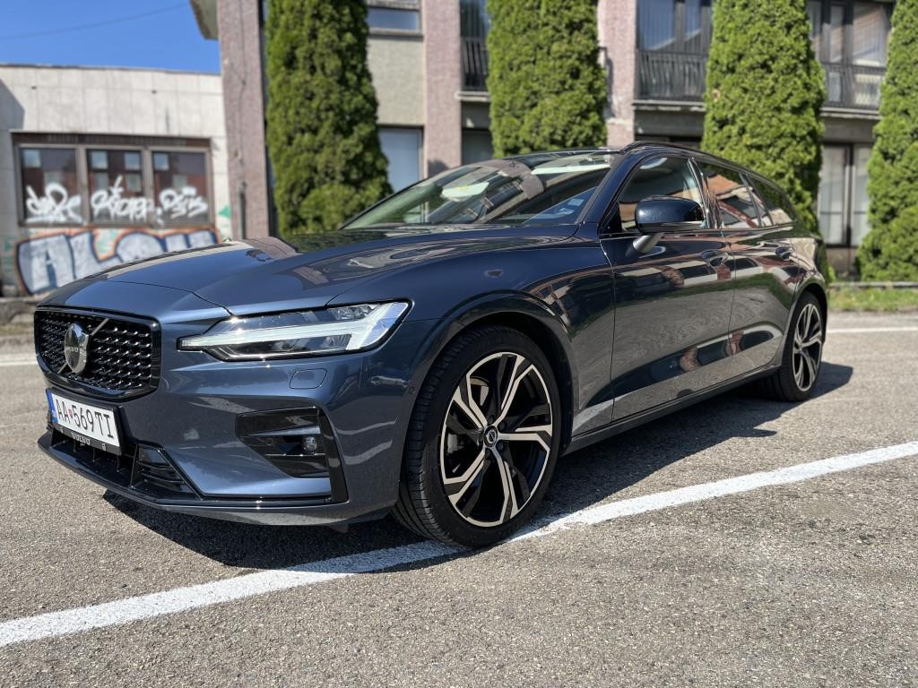 Volvo V60 B4 Plus Dark A/T