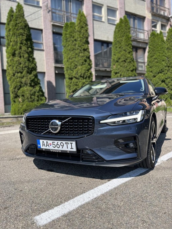 Volvo V60 B4 Plus Dark A/T