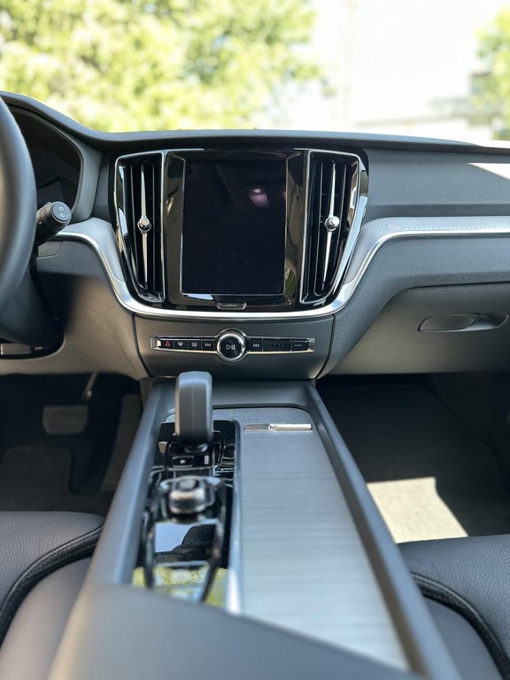 Volvo V60 B4 Plus Dark A/T