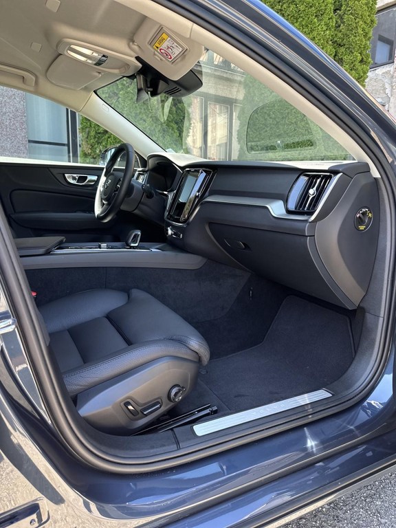 Volvo V60 B4 Plus Dark A/T