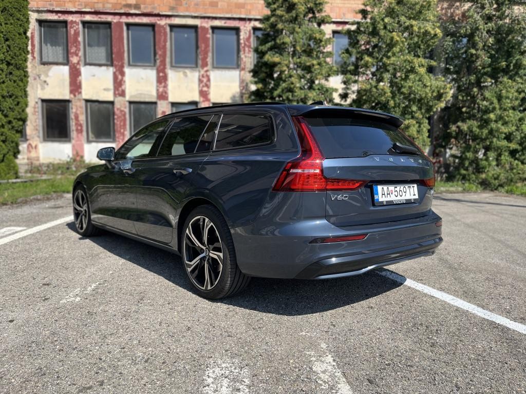 Volvo V60 B4 Plus Dark A/T