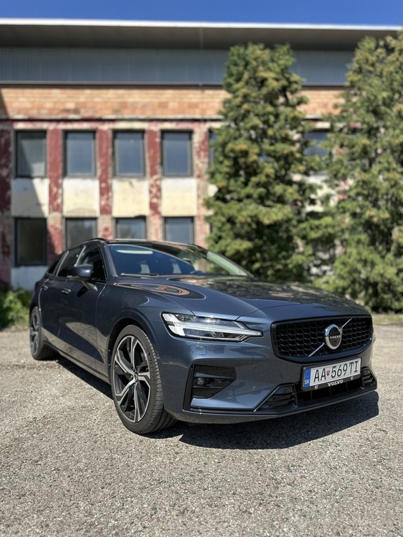 Volvo V60 B4 Plus Dark A/T